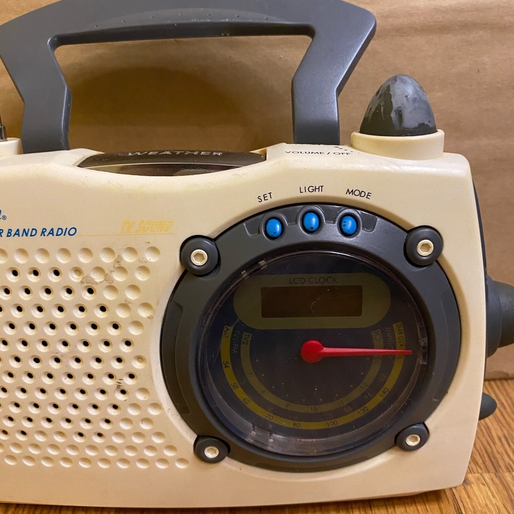 Emerson Instant Weather Band Radio Am And Fm Radio And Clock - Picture 6 of 6